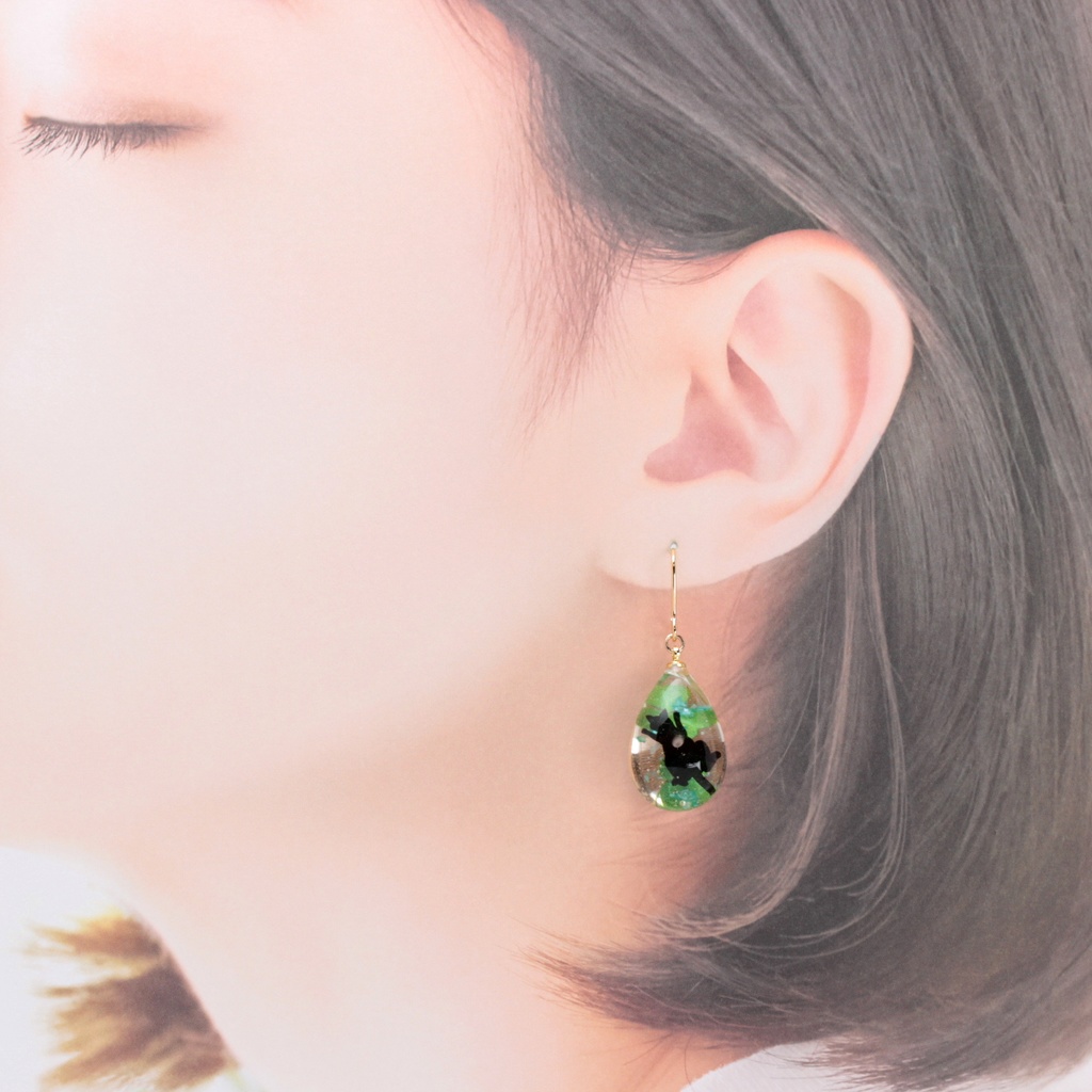 クローバーと猫(1019) ピアス/イヤリング/ノンホールピアス/樹脂ピアス