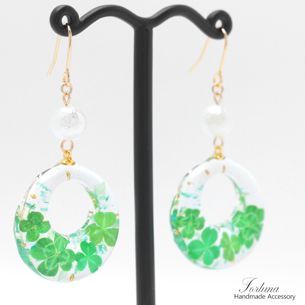 幸せのクローバー(1031) ピアス/イヤリング/ノンホールピアス/樹脂ピアス