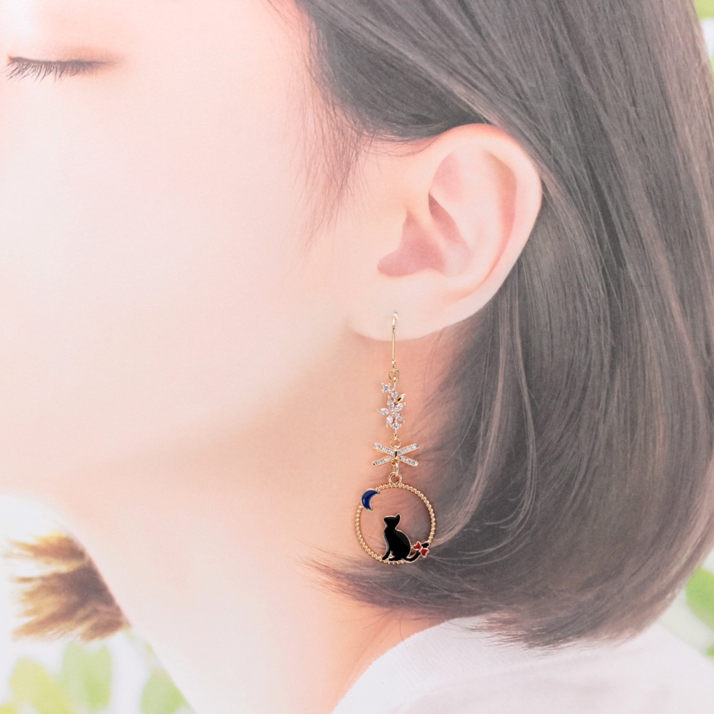 月を眺める猫(1182) ピアス/イヤリング/ノンホールピアス/樹脂ピアス