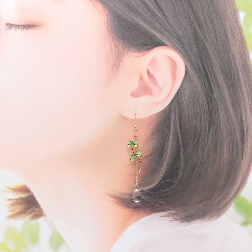 葉っぱと揺れる雫(1200) ピアス/イヤリング/ノンホールピアス/樹脂ピアス