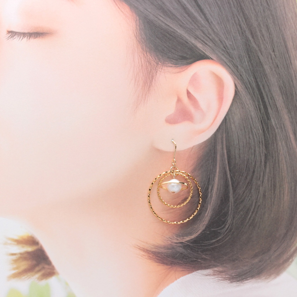 土星の環~White~(1207) ピアス/イヤリング/ノンホールピアス/樹脂ピアス