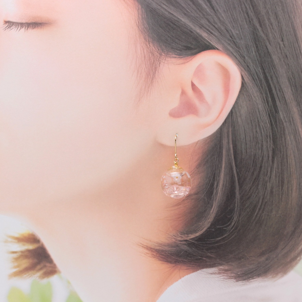 水に浮かぶ桜(1223) ピアス/イヤリング/ノンホールピアス/樹脂ピアス