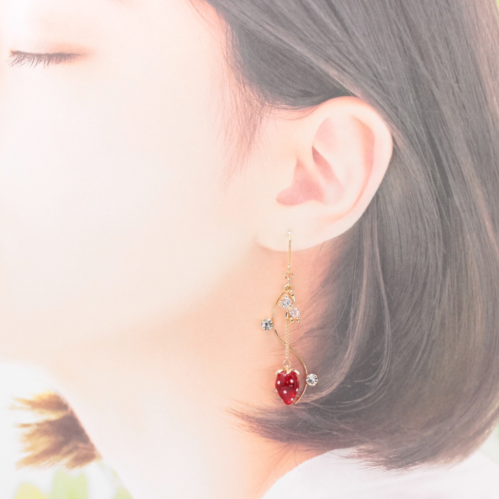 きらきらクマといちご(1251) ピアス/イヤリング/ノンホールピアス/樹脂ピアス