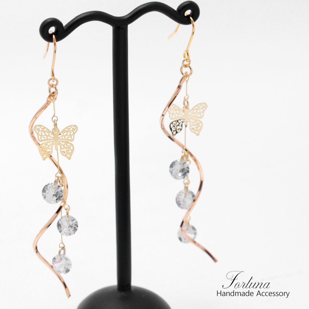 揺れる蝶々(1253) ピアス/イヤリング/ノンホールピアス/樹脂ピアス