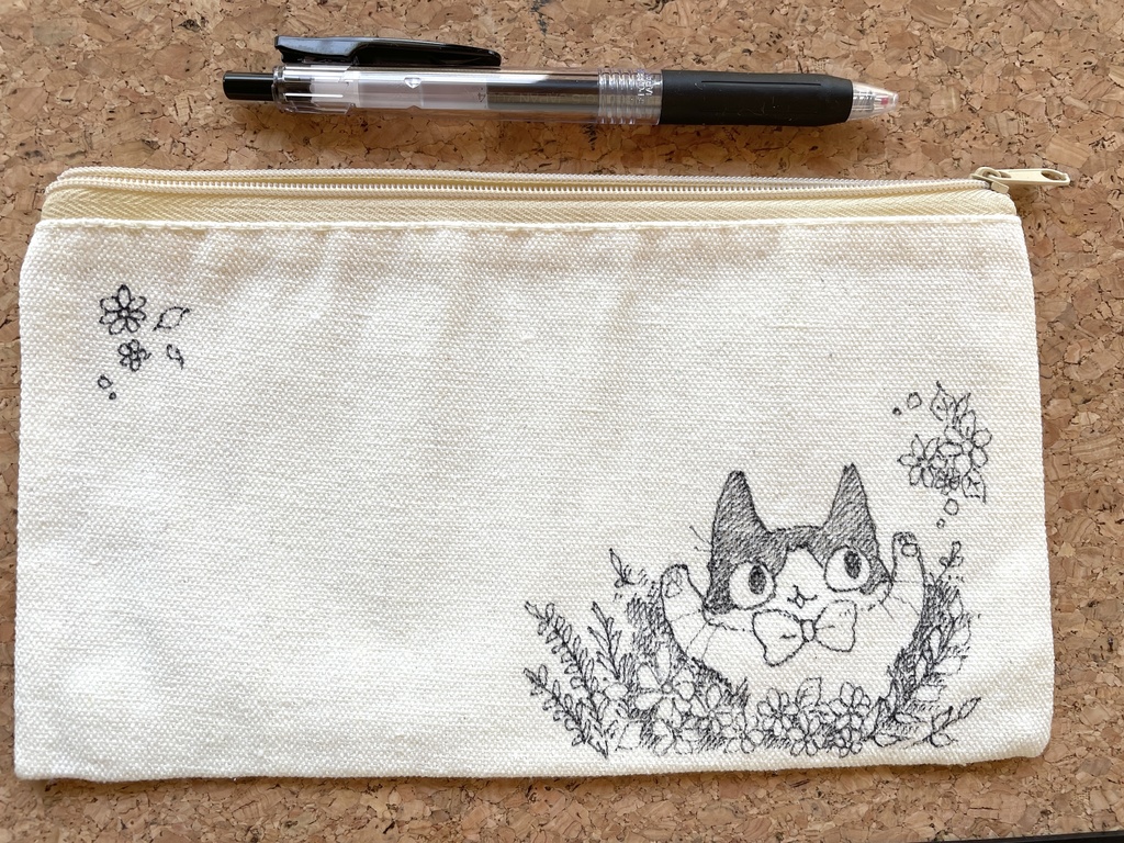 手描きハチワレポーチ/やっほい!