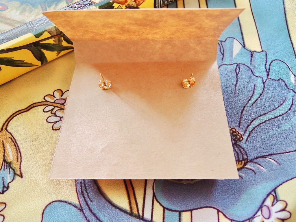 【typeA:002】ヴィンテージボタンのピアス〜お花とハラコ風モチーフでゴージャスに〜(アレルギー対応)