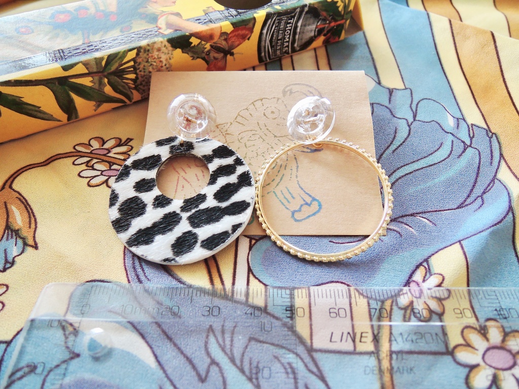 【typeB:002】ヴィンテージボタンのピアス〜クリアボタンのシンプルピアス〜(アレルギー対応)