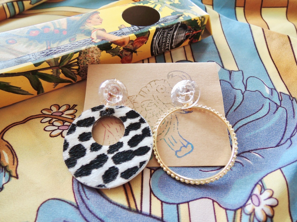 【typeB:002】ヴィンテージボタンのピアス〜クリアボタンのシンプルピアス〜(アレルギー対応)