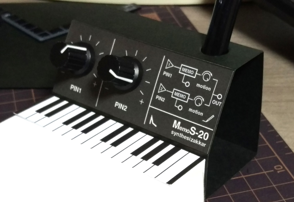 【メモ帳】MemoS-20 シンセサイザー型・ペンスタンドメモ・SKP付き