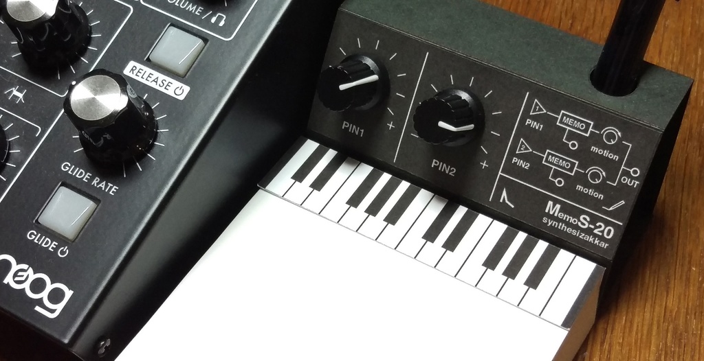 【メモ帳】MemoS-20 シンセサイザー型・ペンスタンドメモ・SKP付き