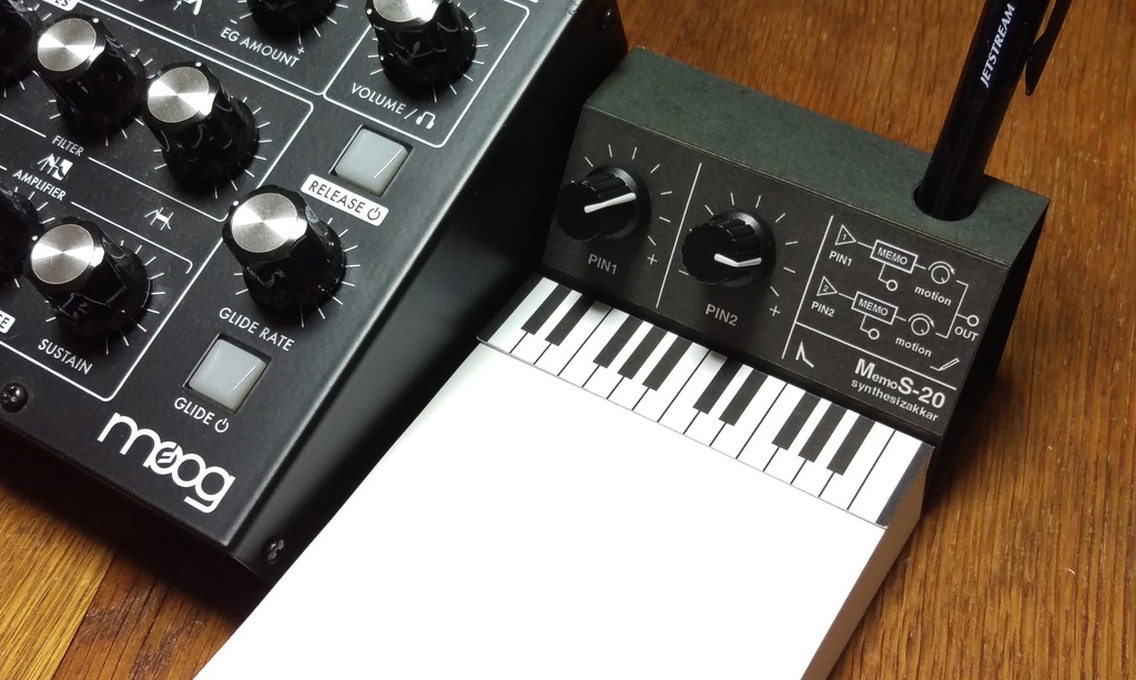 【メモ帳】MemoS-20 シンセサイザー型・ペンスタンドメモ・SKP付き
