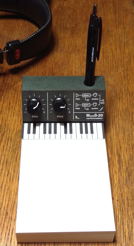 【メモ帳】MemoS-20 シンセサイザー型・ペンスタンドメモ・SKP付き