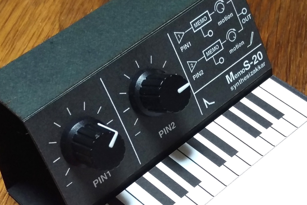 【メモ帳】MemoS-20 シンセサイザー型・ペンスタンドメモ・SKP付き