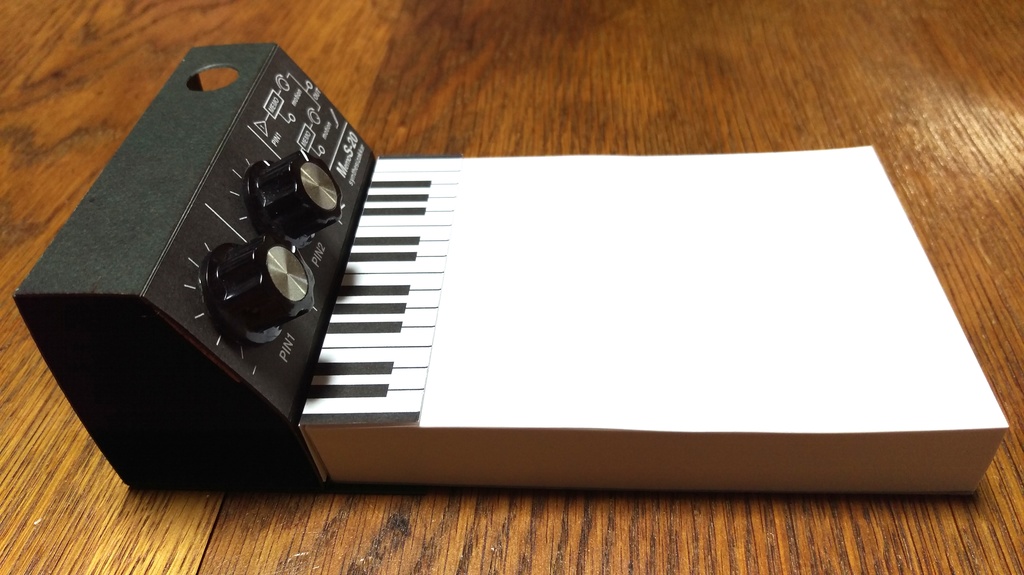 【メモ帳】MemoS-20PE シンセサイザー型・ペンスタンドメモ・SKP付き