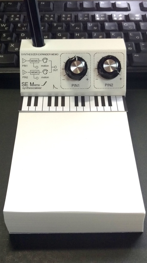 【メモ帳】SEMemoPE シンセサイザー型・ペンスタンドメモ・SKP付き