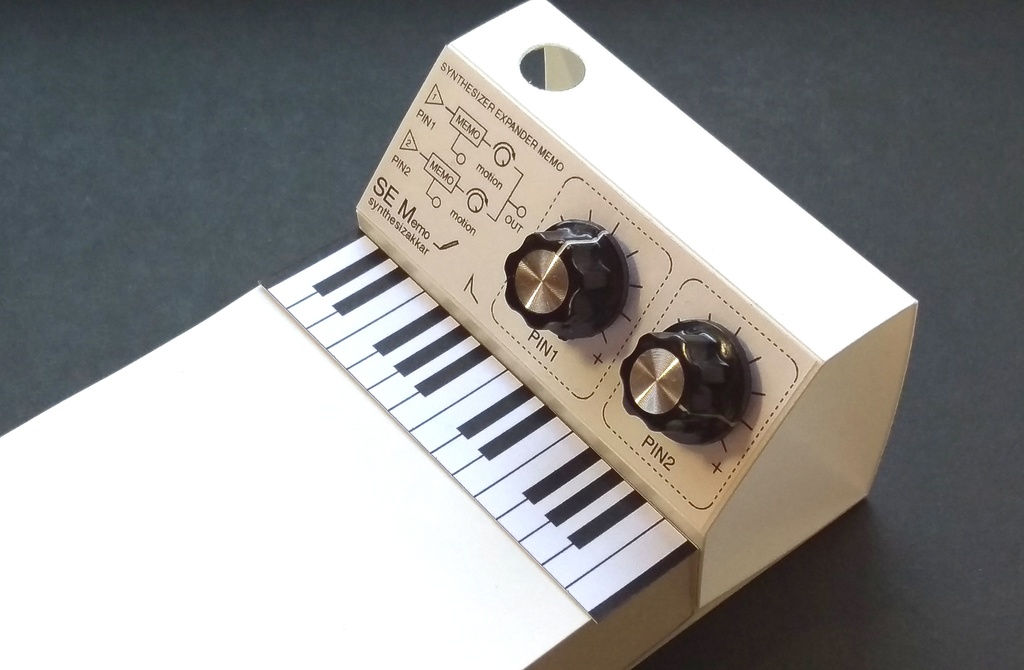 【メモ帳】SEMemoPE シンセサイザー型・ペンスタンドメモ・SKP付き