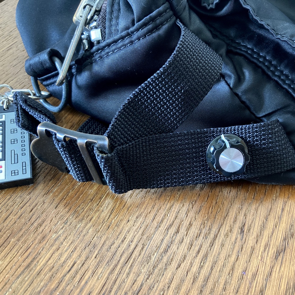 【ピンバッジ】 シンセツマミ型ピンバッジ・ クラシック SKB