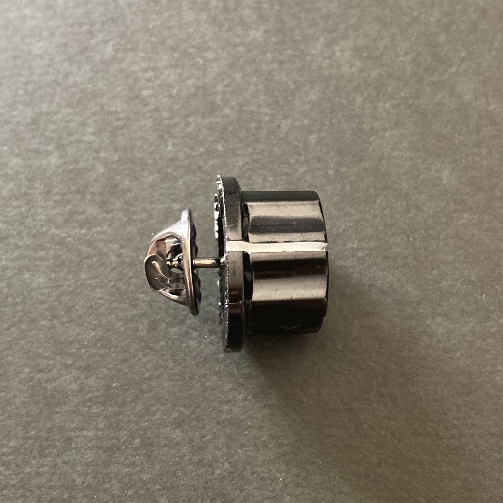 【ピンバッジ】 シンセツマミ型ピンバッジ・ クラシック SKB