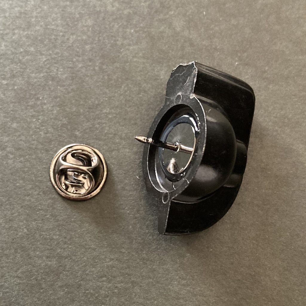 【ピンバッジ】 シンセツマミ型ピンバッジ・ セレクター SKB