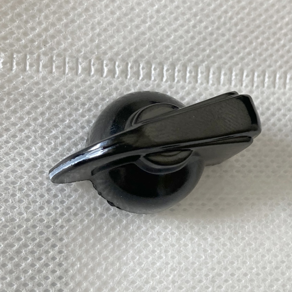 【ピンバッジ】 シンセツマミ型ピンバッジ・ セレクター SKB