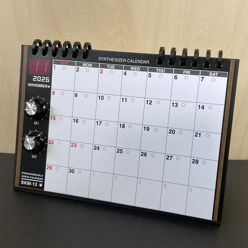 【2026年カレンダー】シンセカレンダー SKM-12 月ごとのシンセ 卓上・マグネット
