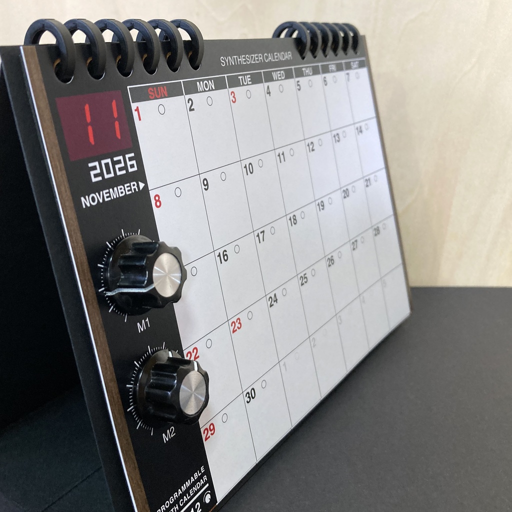 【2026年カレンダー】シンセカレンダー SKM-12 月ごとのシンセ 卓上・マグネット