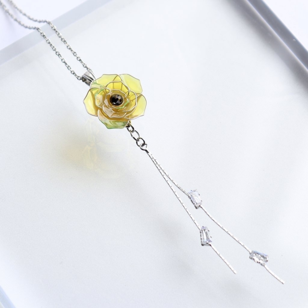 薔薇のロングネックレス