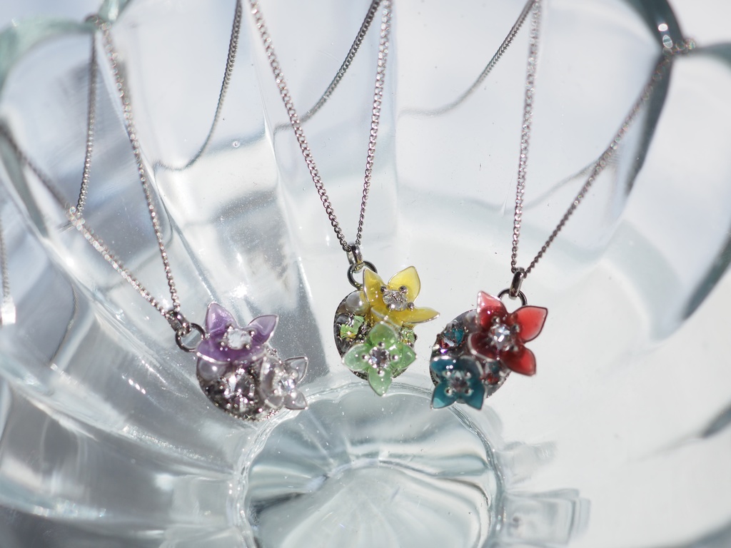 マテンロクロスフラワー　ネックレス