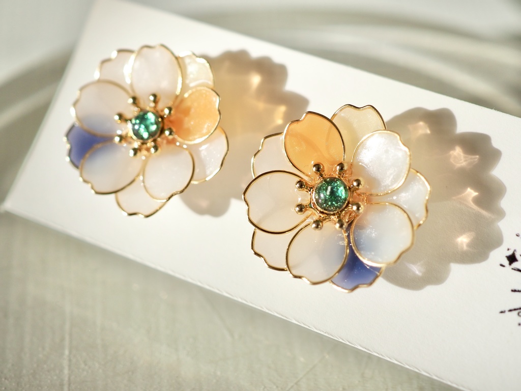 八重桜の耳飾り