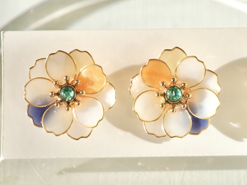 八重桜の耳飾り