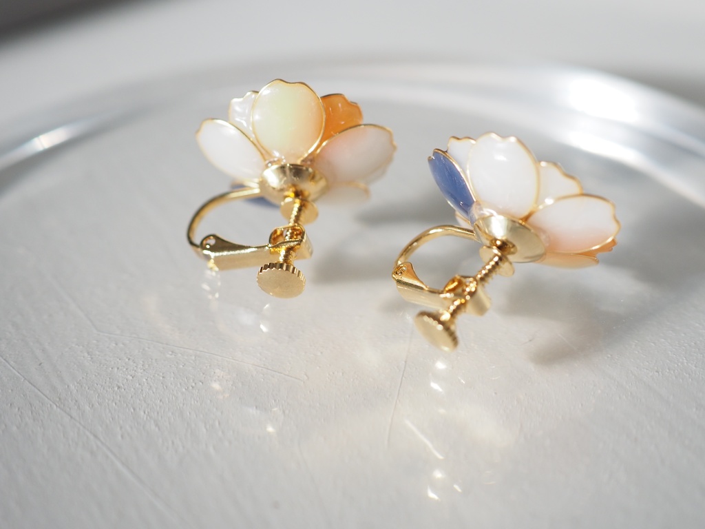 八重桜の耳飾り