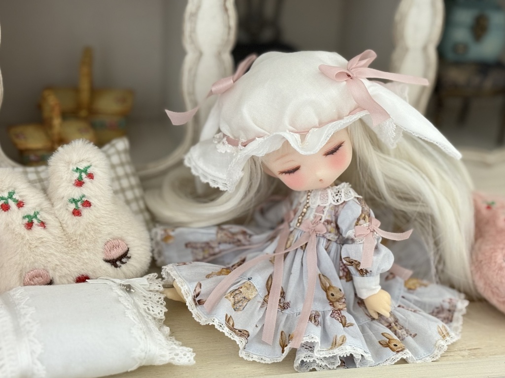 うさぎのネグリジェ風ワンピース 1/12サイズ