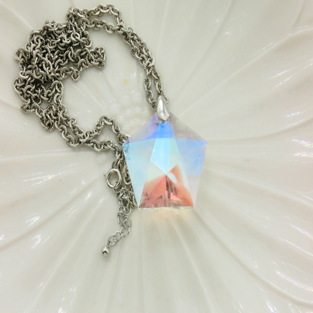 五芒星 ロングネックレス 七色 クリスタル 一転もの