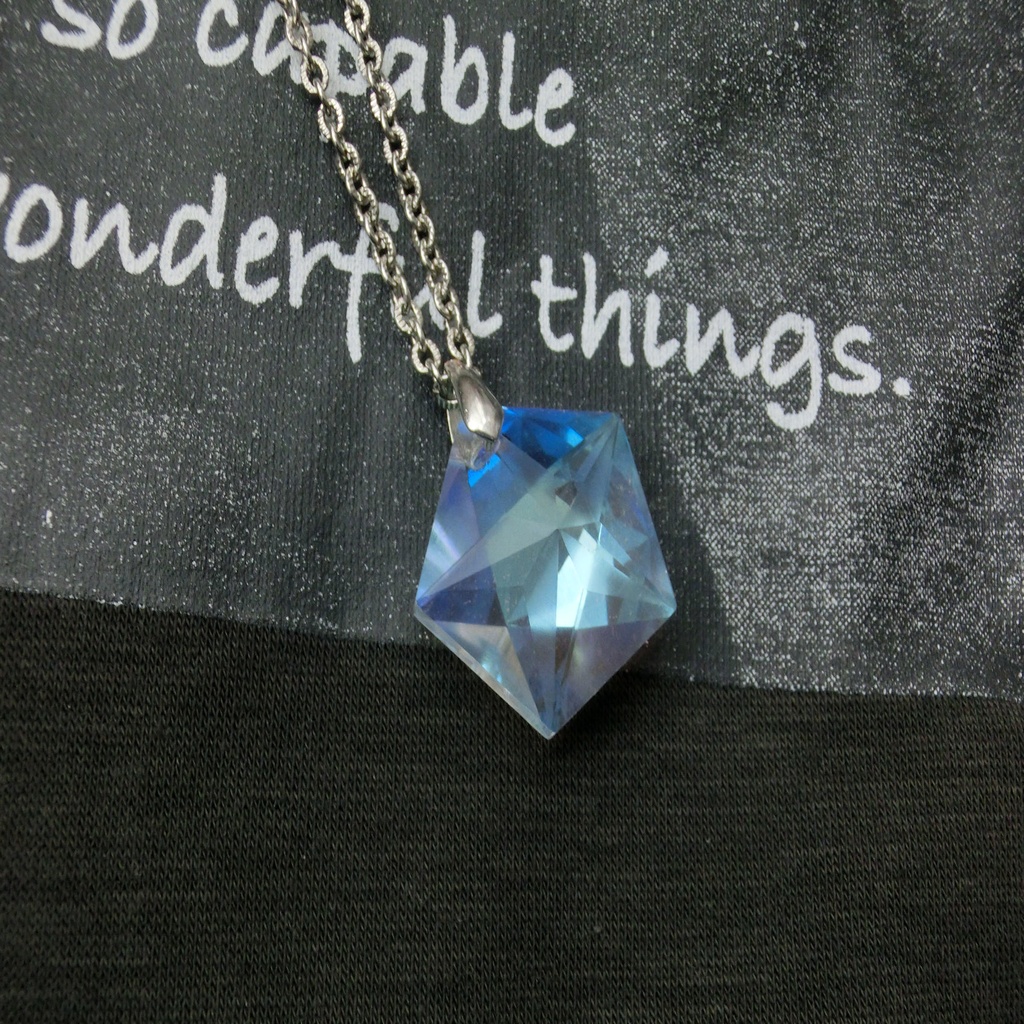 五芒星 ロングネックレス 七色 クリスタル 一転もの