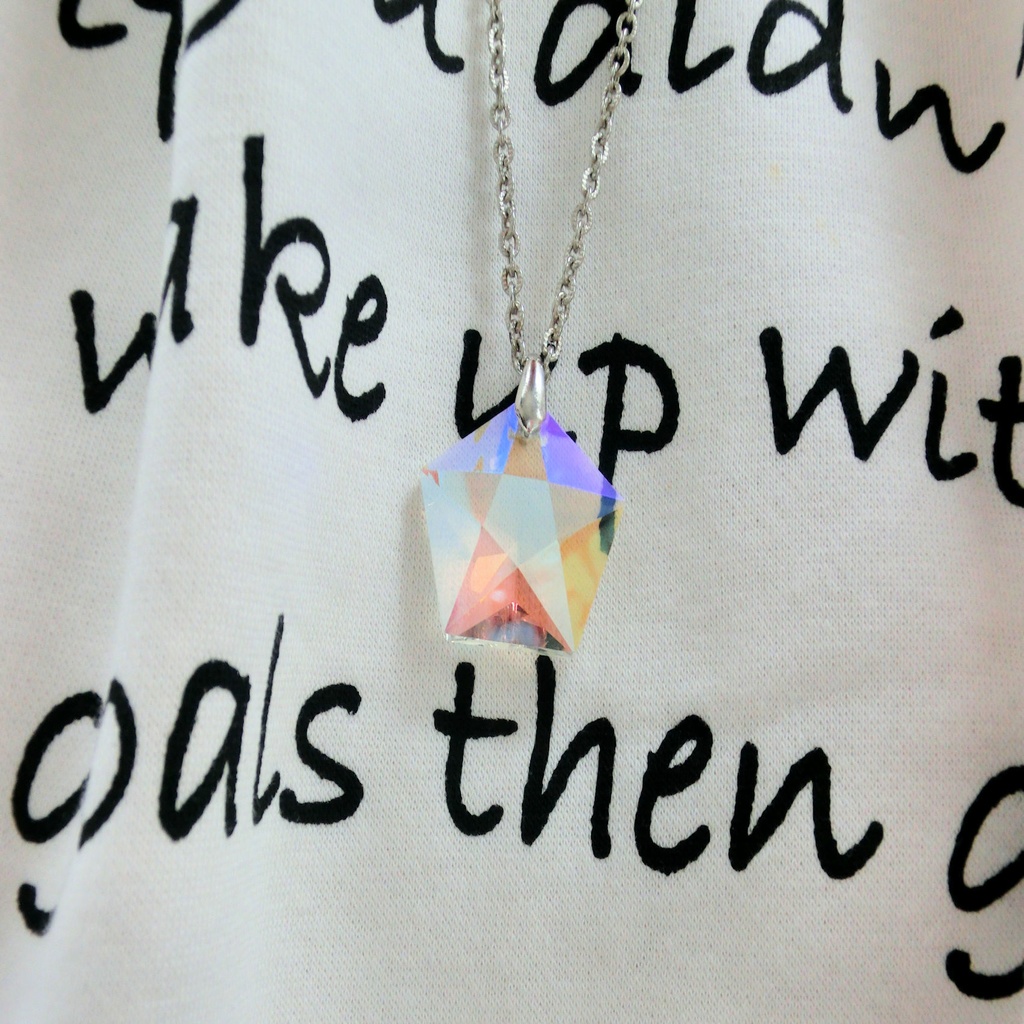 五芒星 ロングネックレス 七色 クリスタル 一転もの