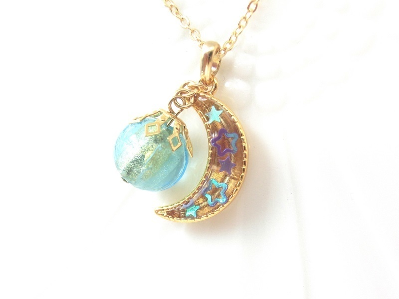 月の中のクリアな星空ネックレス とんぼ玉