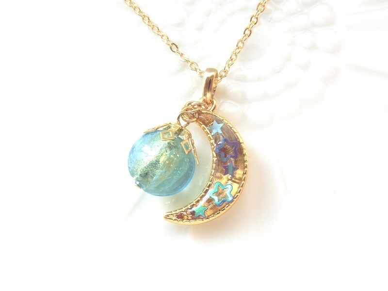 月の中のクリアな星空ネックレス とんぼ玉