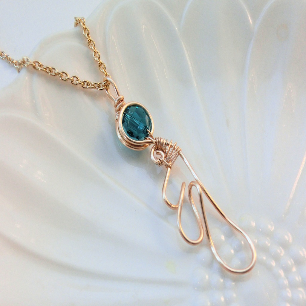 天使の羽根のネックレス スワロフスキー