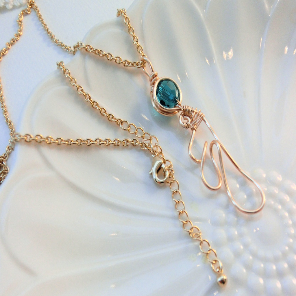 天使の羽根のネックレス スワロフスキー