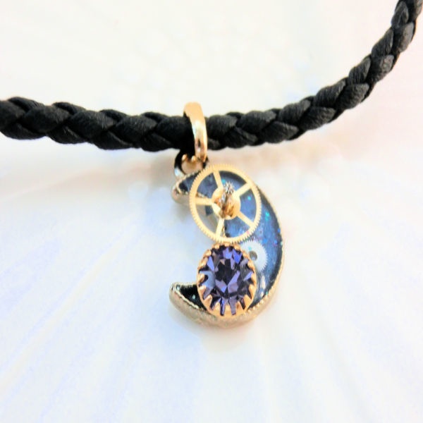 神秘の宇宙 月と歯車 ヴィンテージスワロフスキー レザーチョーカー 一点もの NO104