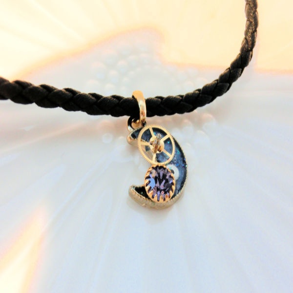 神秘の宇宙 月と歯車 ヴィンテージスワロフスキー レザーチョーカー 一点もの NO104