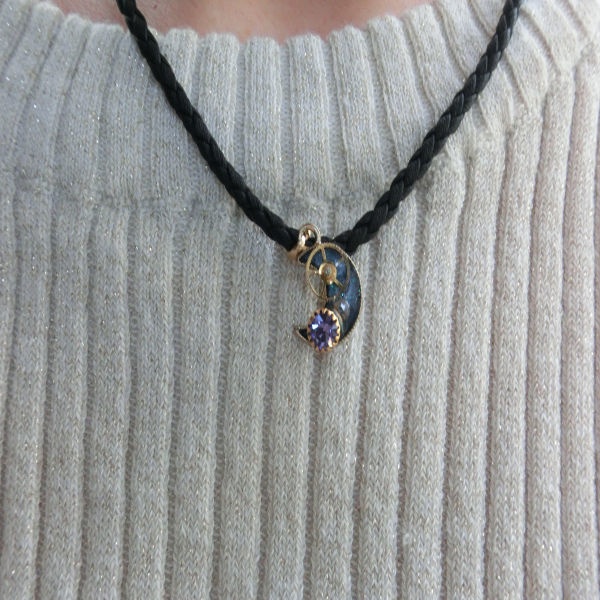 神秘の宇宙 月と歯車 ヴィンテージスワロフスキー レザーチョーカー 一点もの NO104