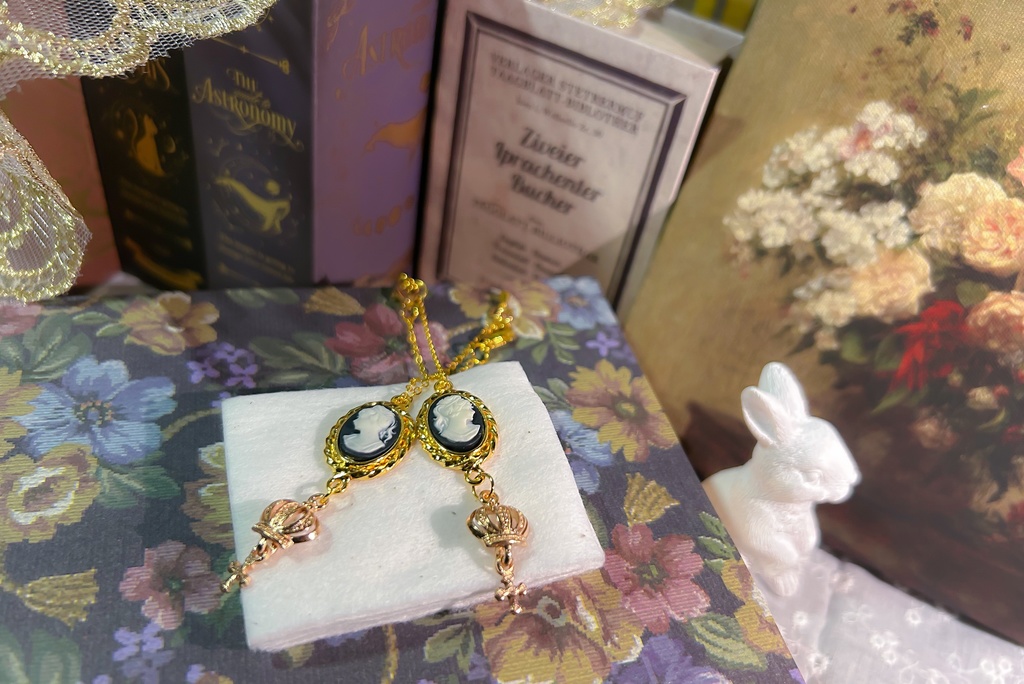 【ネックレス】カメオ+クラウン