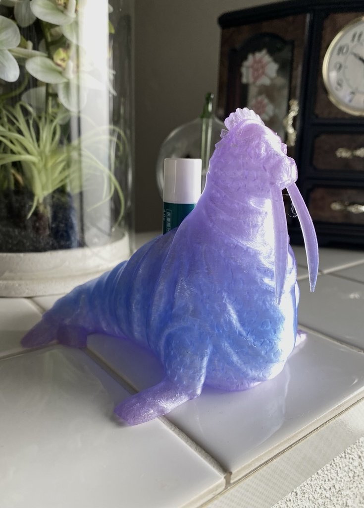 ヘッドドレスをつけたセイウチのマルチスタンド|3Dプリントデータ(STL)