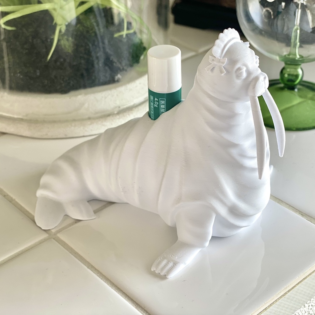 ヘッドドレスをつけたセイウチのマルチスタンド|3Dプリントデータ(STL)