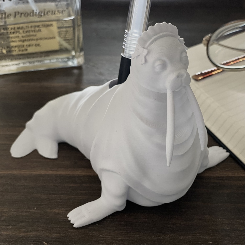 ヘッドドレスをつけたセイウチのマルチスタンド|3Dプリントデータ(STL)