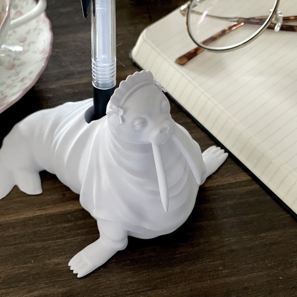 ヘッドドレスをつけたセイウチのマルチスタンド|3Dプリントデータ(STL)