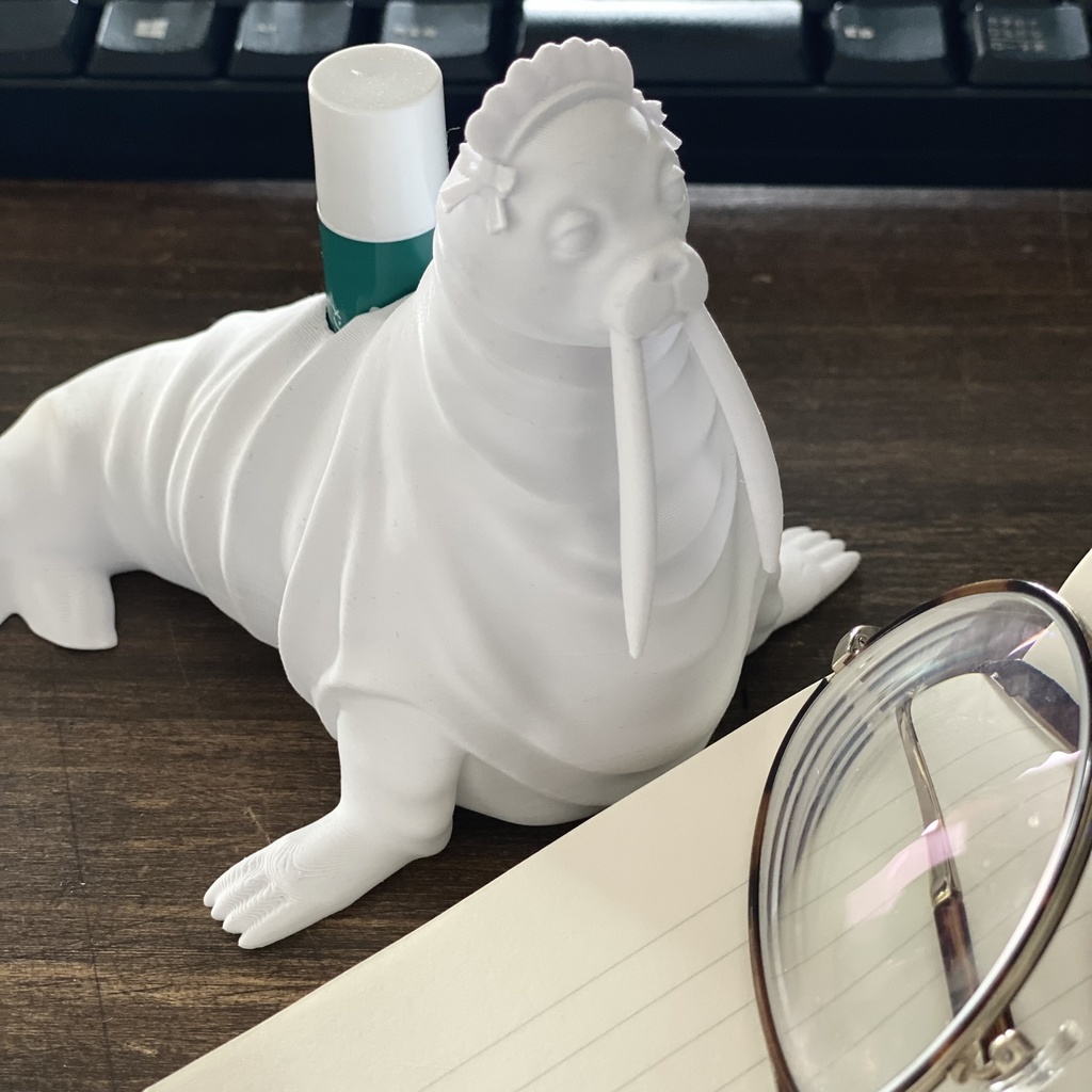 ヘッドドレスをつけたセイウチのマルチスタンド｜3Dプリントデータ（STL）