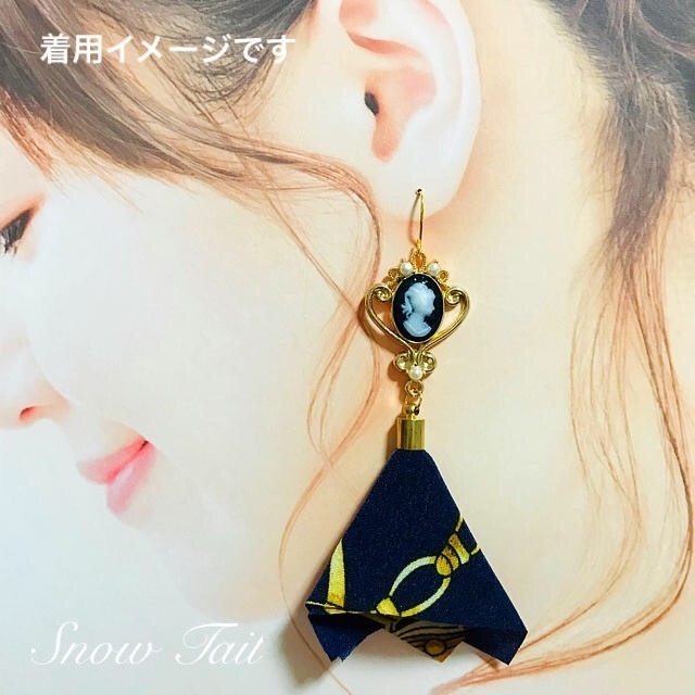 ハンドメイド:カメオスカーフタッセルピアス(ネイビー)