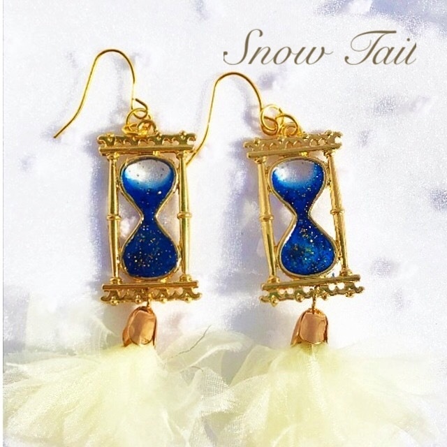 ハンドメイド:夜空の砂時計とチュールタッセルのピアス